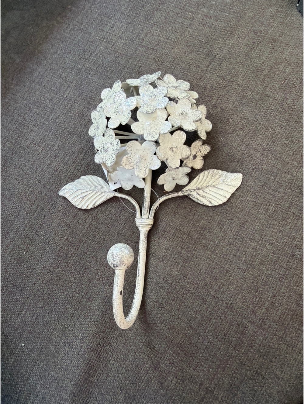 Decorative White Metal hydrangea Flower Wall Hook